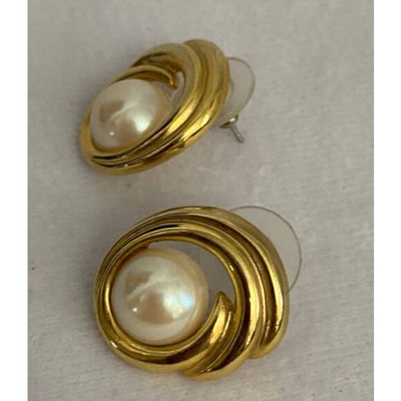 Vintage 1980s 1990s Faux Pearl & Gold Tone Pierced Earrings - Picture 2 of 6